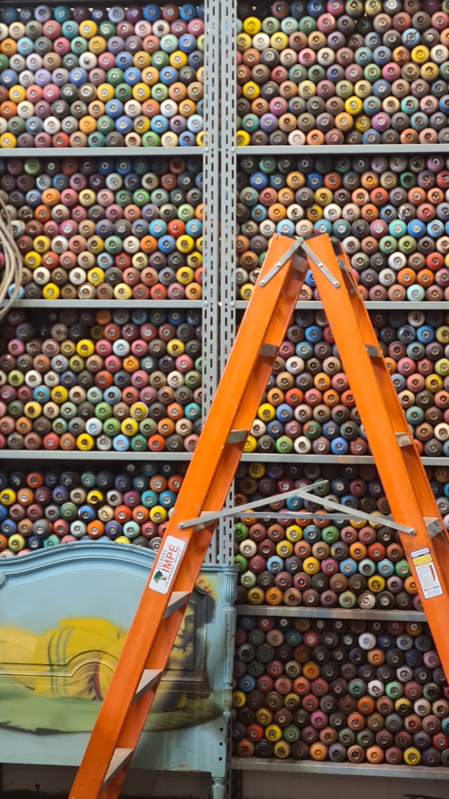 Latas de Spray no Atelier Kobra, em Itu, SP
